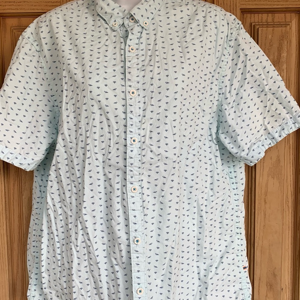 💚3/$25 Denim &Flower men's Light Blue Patterned Shirt size large